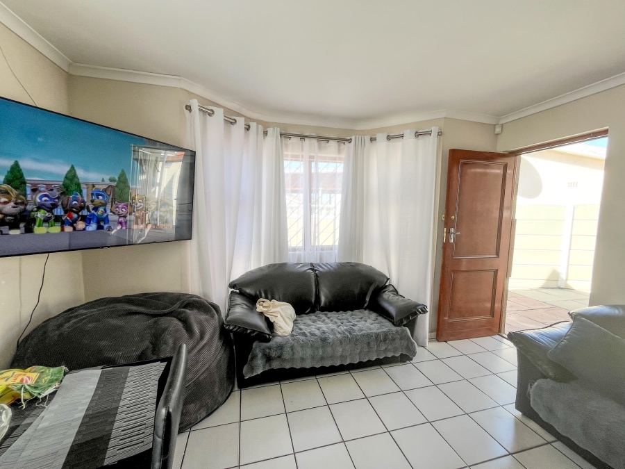 3 Bedroom Property for Sale in Thornton Western Cape